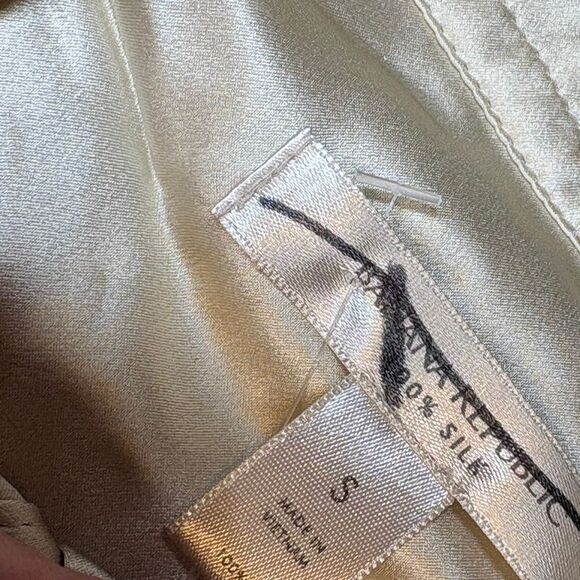 Banana Republic 100% Silk Blouse | Women’s Small | Sleeveless Button-Front Top C - Picture 3 of 5